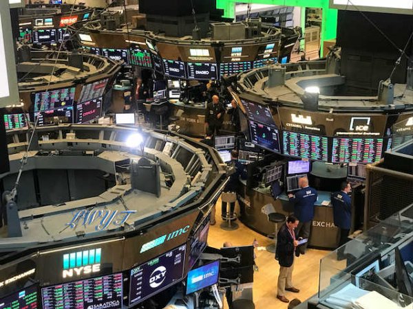 美股三大指数均跌超1%