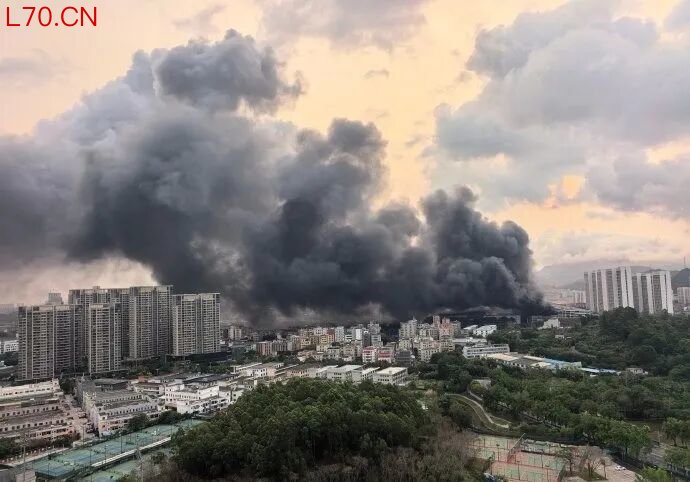 比亚迪回应坪山工厂起火：系试验及报废车辆停放区，火势已扑灭