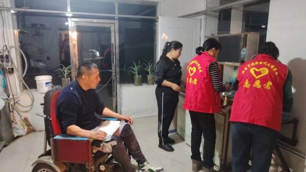 嘎查里的“爱心妈妈”：“遇到难处找她们”