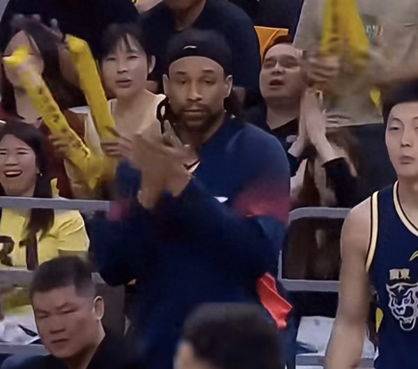 狂轰36+11+9+6+2! 广东锋线2大铁闸发威, 崔永熙玩命, 奎因正名!